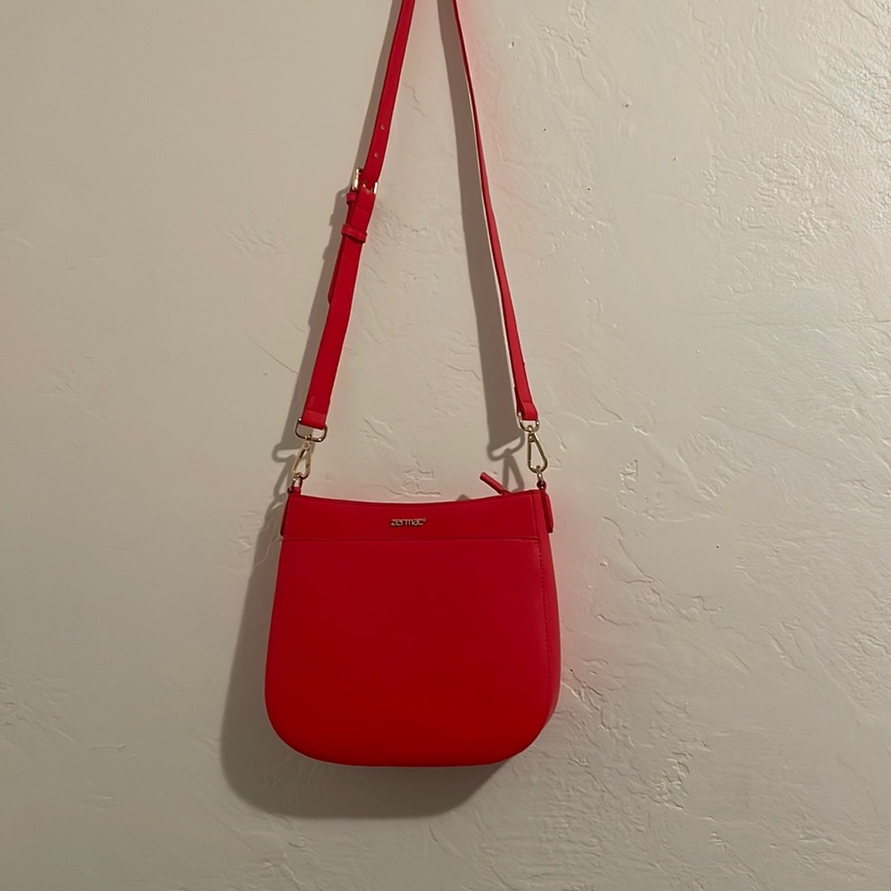 Red purse brand new! Material strong and durable.